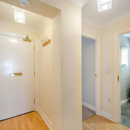 1 Bed In Oc-w815 * Whitby
